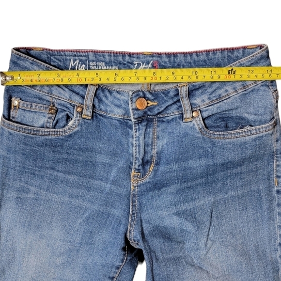 Mia | Women's Mid Rise Light Wash Denim Jean Shorts - Picture 6 of 7